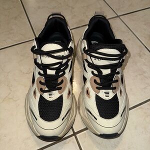 Steve Madden Sneakers